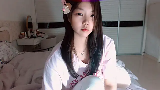 Snapshot of -Lucky_Girl chatting on May 25, 2026, 12:48 pm -Lucky Girl online show from May 25, 2026, 12:48 pm