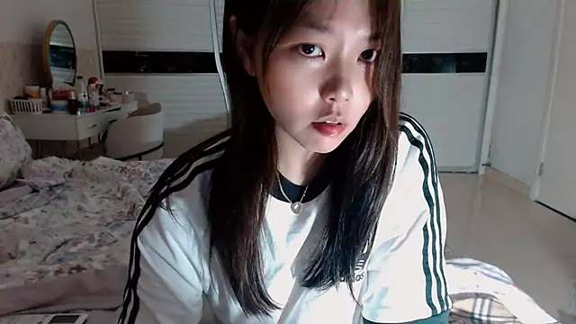 Snapshot of -Lucky_Girl chatting on May 24, 2026, 1:33 pm -Lucky Girl online show from May 24, 2026, 1:33 pm