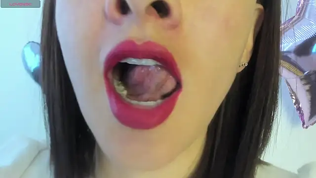 queen fetish online show from June 18, 2026, 3:39 pm