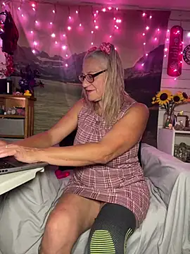 TrenaAnne online show from June 26, 2026, 2:23 pm