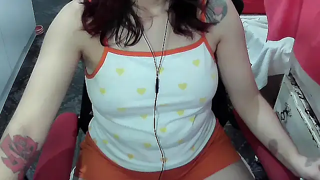 ManuEscarlate13 online show from February 19, 2026, 5:04 am