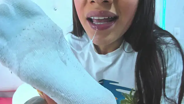 Snapshot of Little_Jenni chatting on July 10, 2026, 1:33 pm Little Jenni online show from July 10, 2026, 1:33 pm