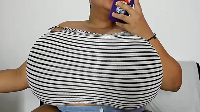 bigmom69  online show from July 8, 2026, 2:07 pm