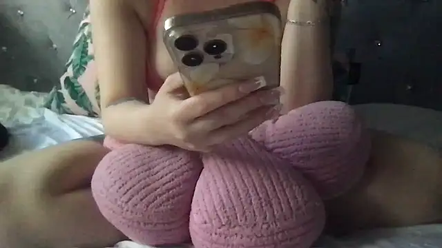 femmefatalebabe online show from June 10, 2026, 7:59 pm