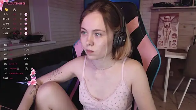 Snapshot of lucy_mirror chatting on November 15, 2025, 9:41 pm lucy mirror online show from November 15, 2025, 9:41 pm