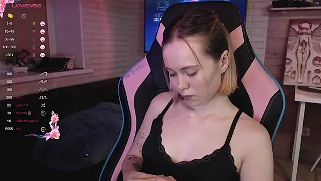 Snapshot of lucy_mirror chatting on November 13, 2025, 10:24 pm lucy mirror online show from November 13, 2025, 10:24 pm