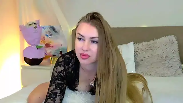 LuisaSin online show from June 9, 2026, 6:47 am