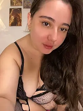 LunaGil1 online show from June 18, 2026, 1:05 pm