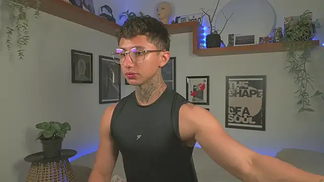 ArchiGoldd online show from April 21, 2026, 10:05 pm