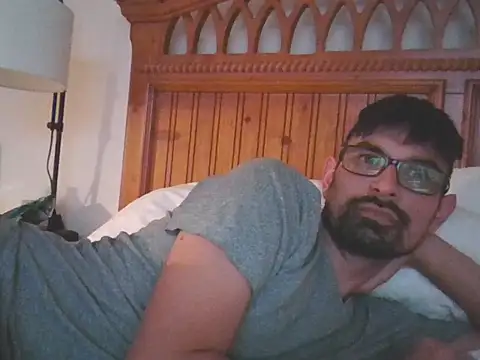 Snapshot of spence204011 chatting on October 23, 2025, 3:27 am spence204011 online show from October 23, 2025, 3:27 am