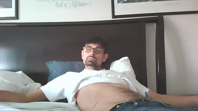 Snapshot of spence204011 chatting on February 14, 2026, 5:24 pm spence204011 online show from February 14, 2026, 5:24 pm