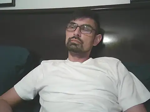 Snapshot of spence204011 chatting on December 21, 2025, 1:52 am spence204011 online show from December 21, 2025, 1:52 am