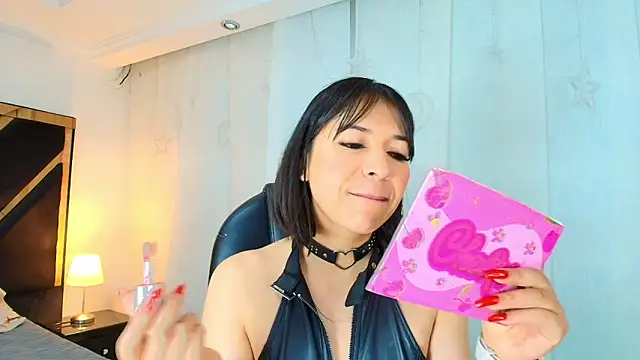 lina bedoya  online show from June 18, 2026, 11:37 am