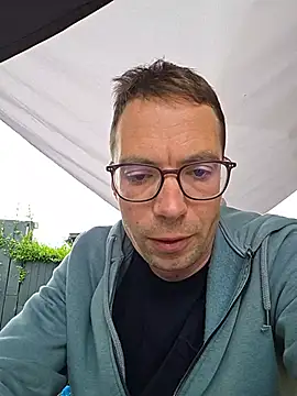 Schnubby1 online show from May 31, 2026, 7:47 am