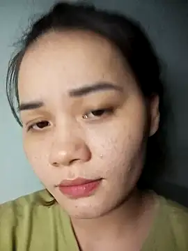 Ngoc-Trinh online show from December 2, 2024, 3:31 pm