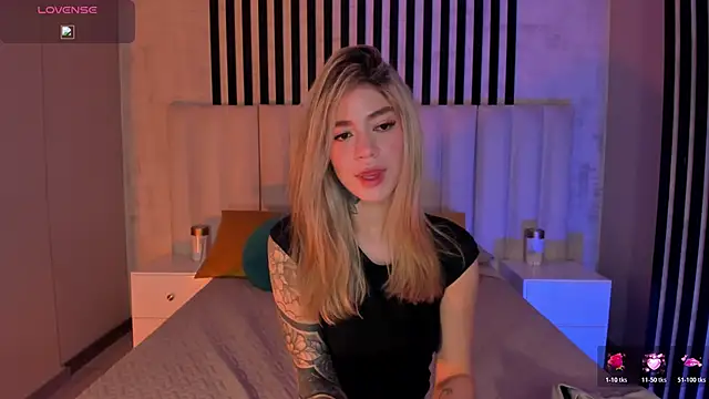 ViolettHansson online show from June 17, 2026, 10:36 am