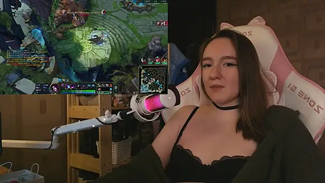 MoonlishSiren online show from May 31, 2026, 9:48 pm
