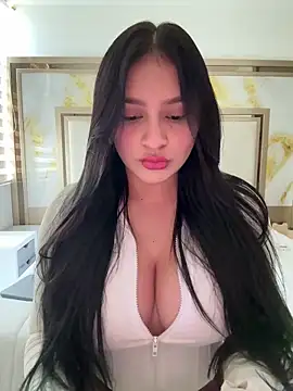 sarasoto 1 online show from April 12, 2026, 3:04 pm