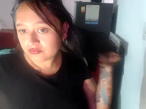 Snapshot of Dahiana_Rous chatting on February 16, 2026, 1:43 pm Dahiana Rous online show from February 16, 2026, 1:43 pm