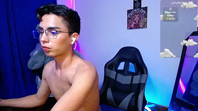 OwenBluee online show from June 14, 2026, 5:19 am