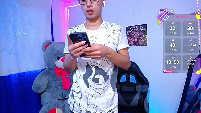 OwenBluee online show from June 9, 2026, 7:48 pm