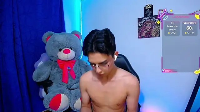 OwenBluee online show from June 18, 2026, 6:34 am