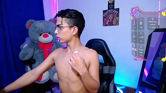 OwenBluee online show from June 14, 2026, 1:24 am