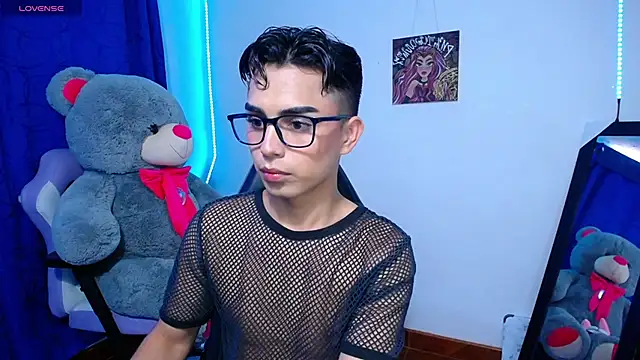 OwenBluee online show from May 22, 2026, 2:26 pm