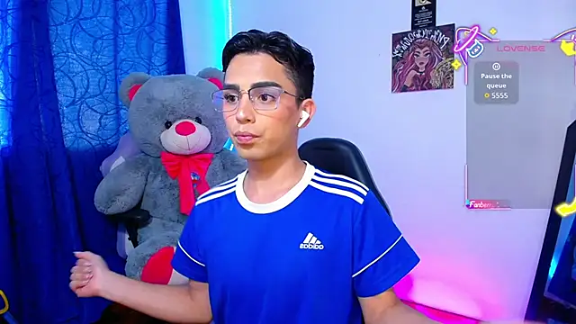OwenBluee online show from June 12, 2026, 10:40 pm