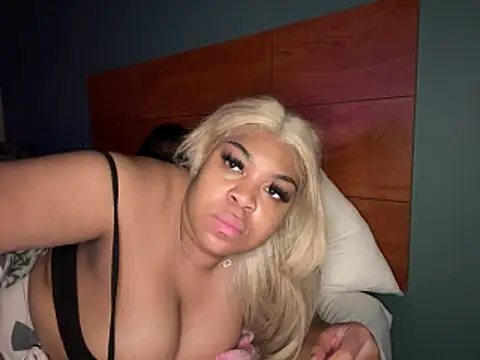AUNYXXX online show from June 14, 2026, 2:46 am