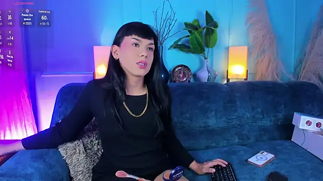 yossi peach cute online show from June 10, 2026, 8:21 pm