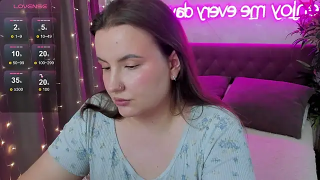 FeralPeach online show from June 18, 2026, 8:46 am