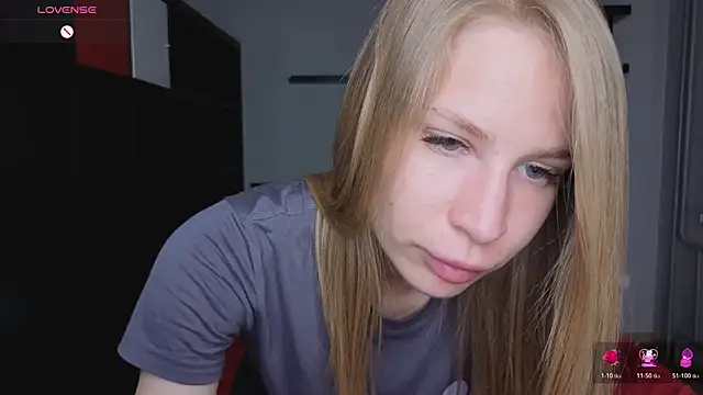 Elis Fox online show from June 16, 2026, 8:03 am