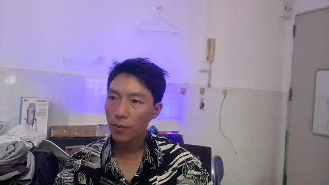 xhqds online show from April 23, 2026, 6:53 am