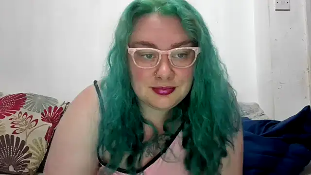 Bustycurves online show from July 4, 2026, 10:47 pm