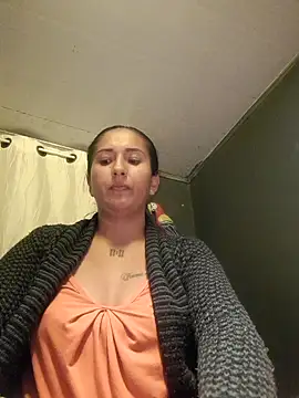 luna asss online show from April 23, 2026, 2:07 am