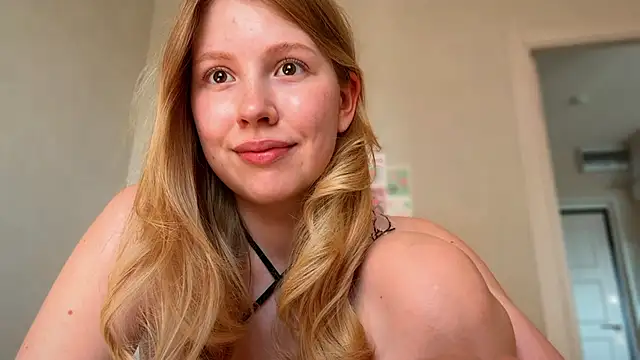HoneyAudrey online show from June 17, 2026, 2:00 am
