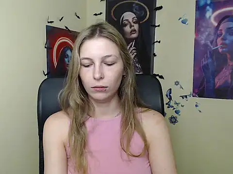 StrangerGi online show from June 26, 2026, 6:19 am