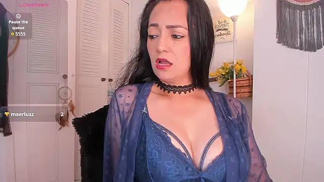 anaruiz  online show from June 20, 2026, 10:04 pm