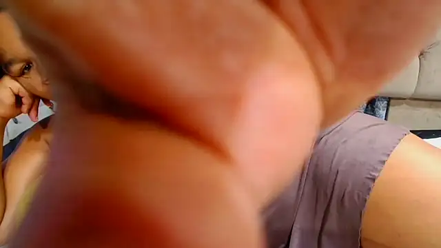 Snapshot of YELLOWBUSTYMELLONS chatting on March 14, 2026, 5:41 pm YELLOWBUSTYMELLONS online show from March 14, 2026, 5:41 pm