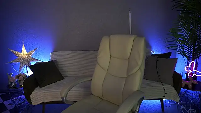 KiraCandyS online show from June 8, 2026, 8:09 pm