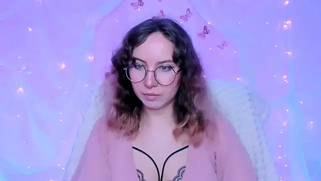 JasmineMilko online show from June 4, 2026, 5:01 am
