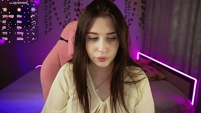 Snapshot of Alice___Rose chatting on April 7, 2026, 6:43 pm Alice Rose online show from April 7, 2026, 6:43 pm