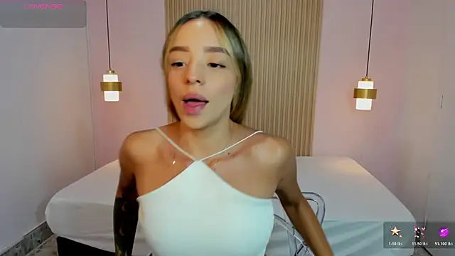 AliceRoss0 online show from June 19, 2026, 8:14 pm