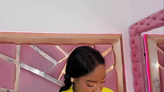 Britanymooree online show from May 14, 2026, 10:18 pm
