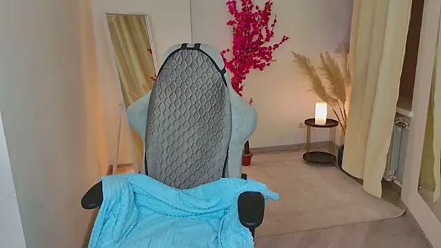 Coconut Mia online show from June 10, 2026, 10:33 pm