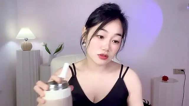 cloud8822 online show from February 12, 2025, 2:21 pm