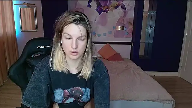 EmilyWalkeri online show from June 28, 2026, 7:58 am