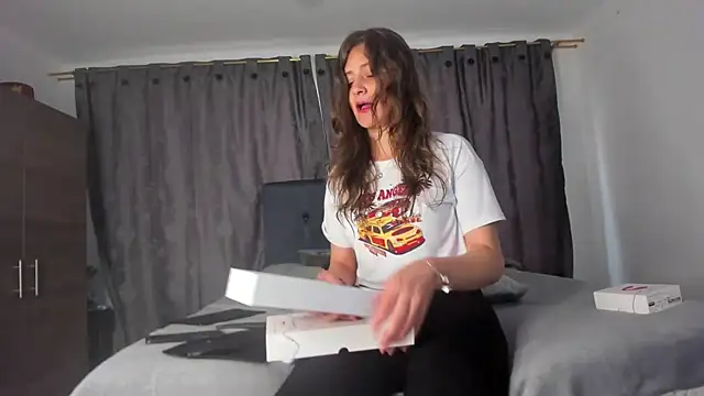 milf darling online show from November 24, 2025, 9:48 pm