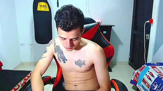 ADAM HOT online show from June 17, 2026, 11:47 pm